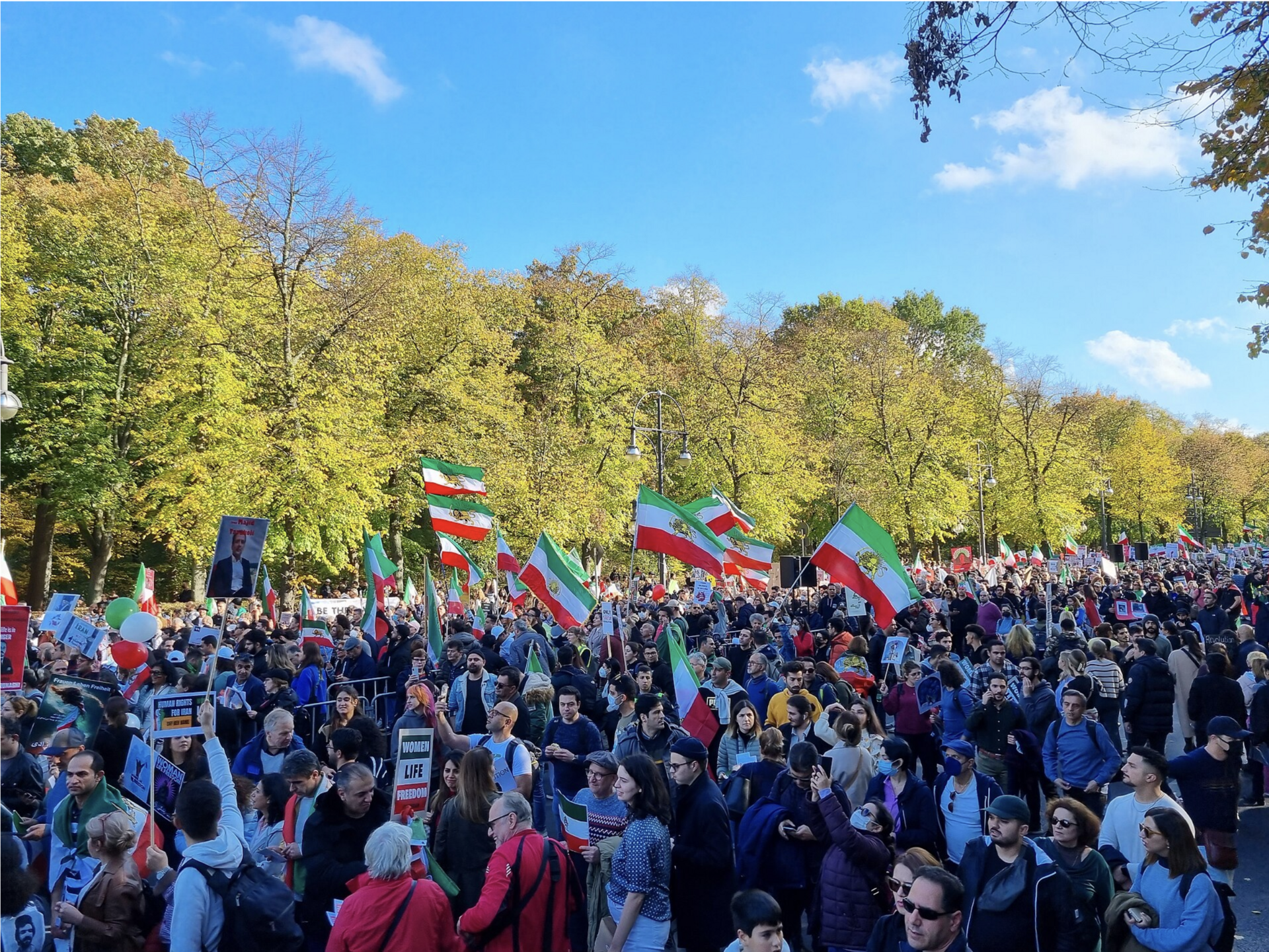 Stones Thrown at Iranian Embassy in the Hague, Four People Arrested