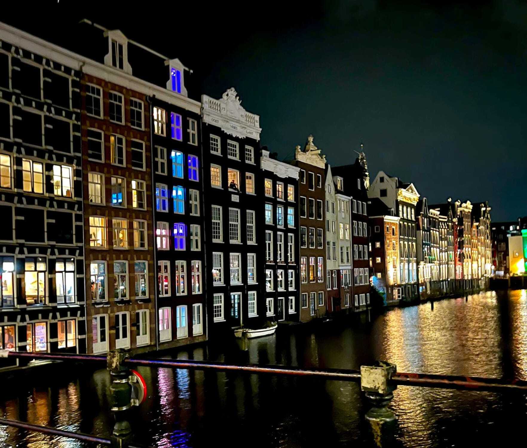 Why Do Dutch Windows Have No Curtains?