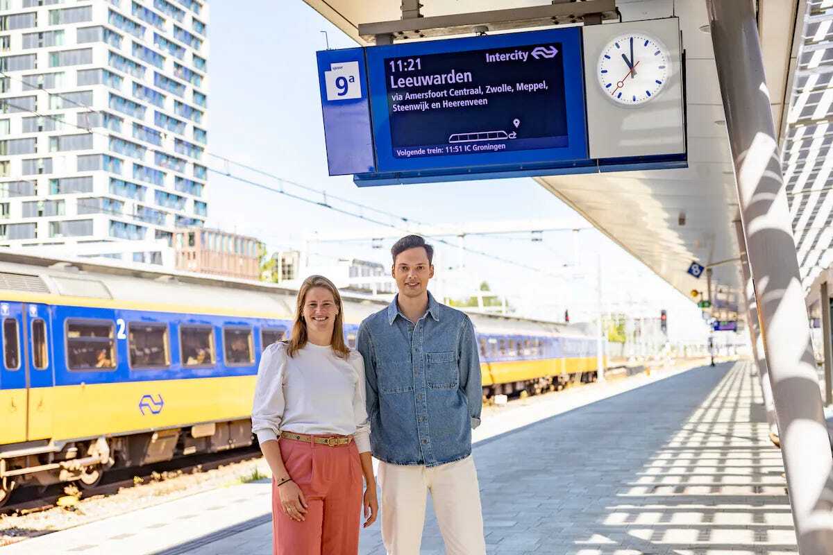 NS Will Switch All Station Boards to Dark Mode by Late October post image