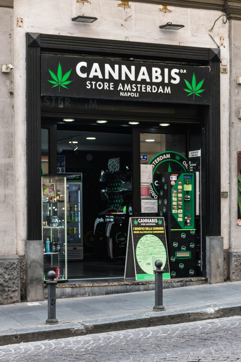 Amsterdam PvdA Proposes Tourist Ban in City-Centre Coffeeshops post image